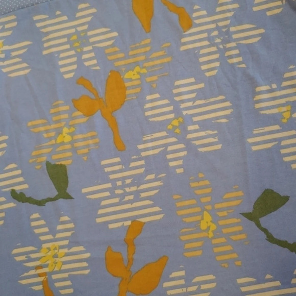 *NWT* LulaRoe Classic Tee - Picture 2 of 3